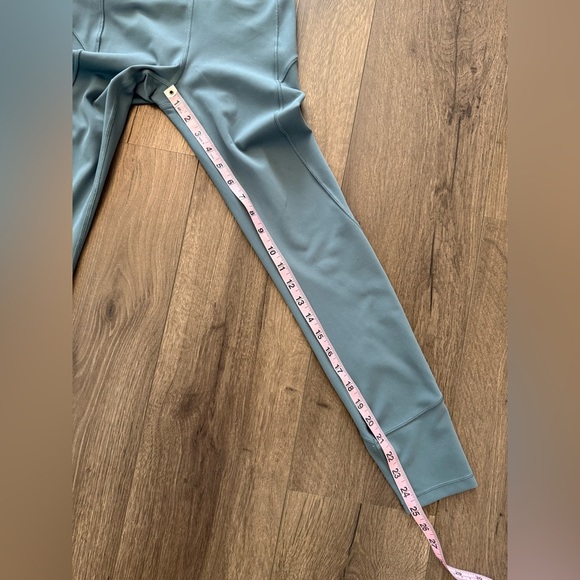 Lululemon In Movement 7/8 Tight Size 4 - Picture 6 of 8